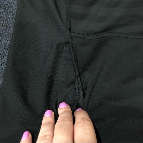 NWT Zenergy By Chico’s Black Mesh Sleeveless Zip-Up Vest Size Medium - Picture 4 of 10